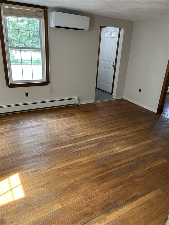 226 High St, Whitman, Massachusetts, 2 Bedrooms Bedrooms, 4 Rooms Rooms,1 BathroomBathrooms,Residential Lease,For Rent,High St,73553532