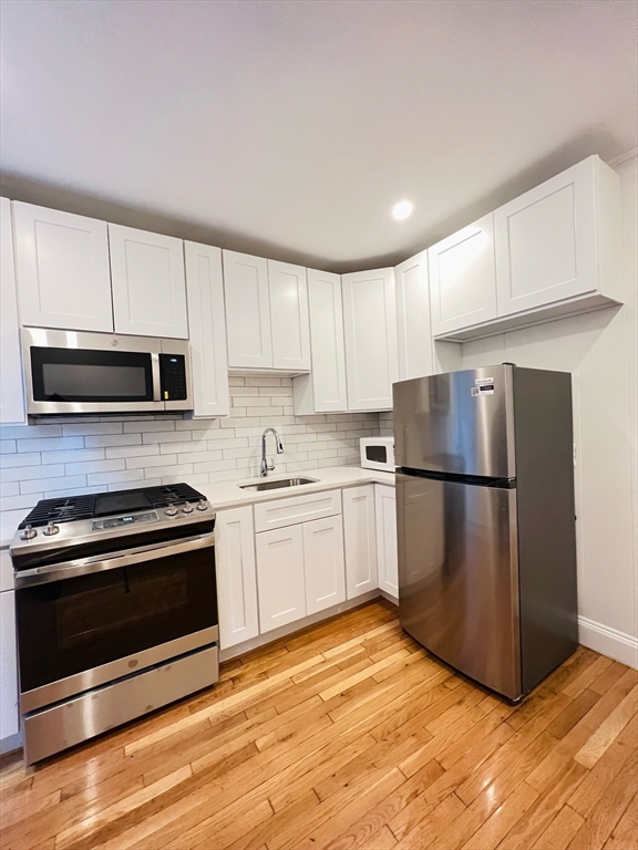 11 Franklin, Boston, Massachusetts, 2 Bedrooms Bedrooms, 4 Rooms Rooms,1 BathroomBathrooms,Residential Lease,For Rent,Franklin,73553529