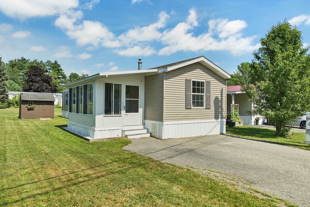 7 First Street, Exeter, New Hampshire, 2 Bedrooms Bedrooms, 4 Rooms Rooms,2 BathroomsBathrooms,Residential,For Sale,First Street,73553547