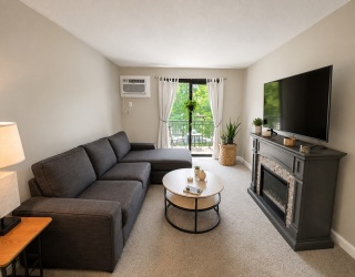 655 W Lowell Ave, Haverhill, Massachusetts, 1 Bedroom Bedrooms, 3 Rooms Rooms,1 BathroomBathrooms,Residential,For Sale,W Lowell Ave,73553548