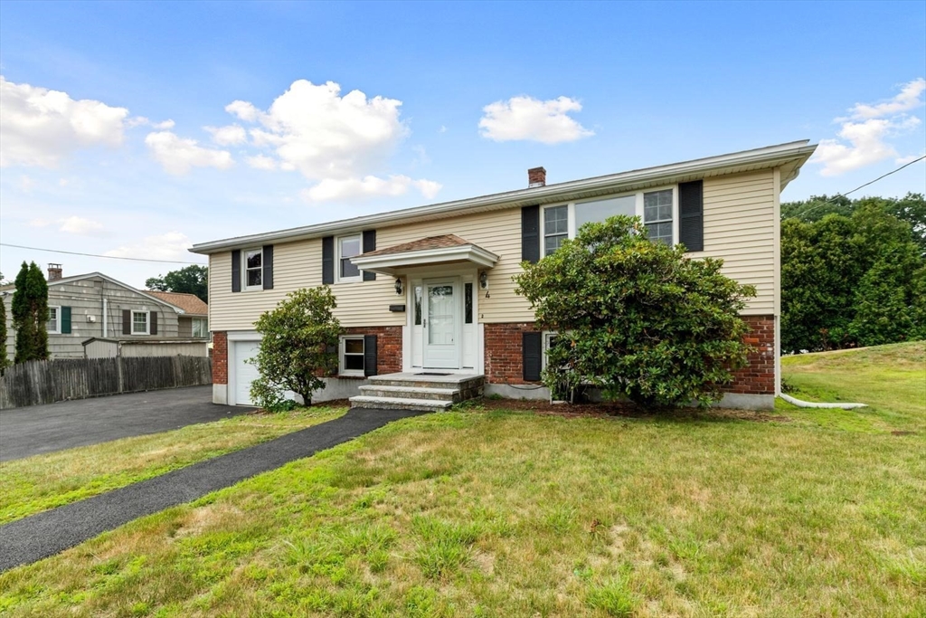 4 Eileen Rd, Peabody, Massachusetts, 4 Bedrooms Bedrooms, 8 Rooms Rooms,1.5 BathroomsBathrooms,Residential,For Sale,Eileen Rd,73553487
