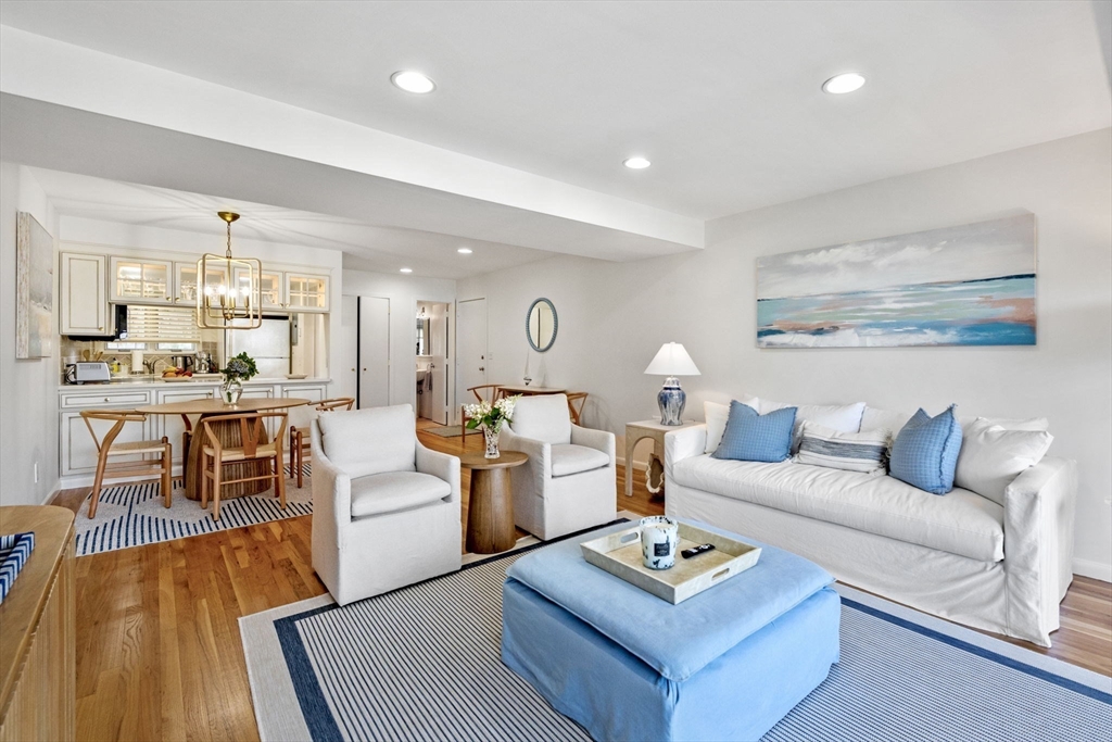2 Brackett Brackett Pl, Marblehead, Massachusetts, 2 Bedrooms Bedrooms, 4 Rooms Rooms,1.5 BathroomsBathrooms,Residential Lease,For Rent,Brackett Pl,73553564