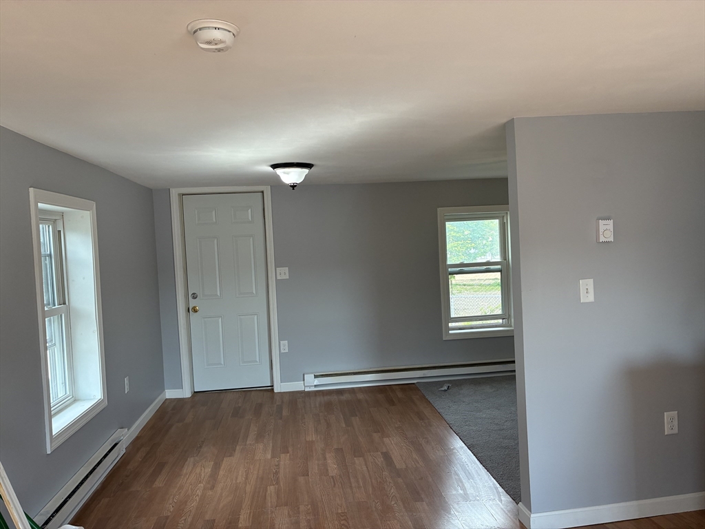 51 Pleasant St., Ware, Massachusetts, 2 Rooms Rooms,1 BathroomBathrooms,Residential Lease,For Rent,Pleasant St.,73553798