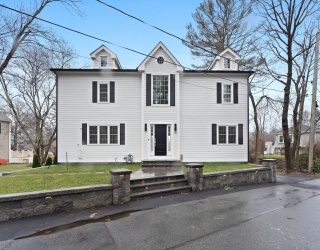 45 Lakeview Ave, Lynnfield, Massachusetts, 3 Bedrooms Bedrooms, 8 Rooms Rooms,3.5 BathroomsBathrooms,Residential Lease,For Rent,Lakeview Ave,73553810