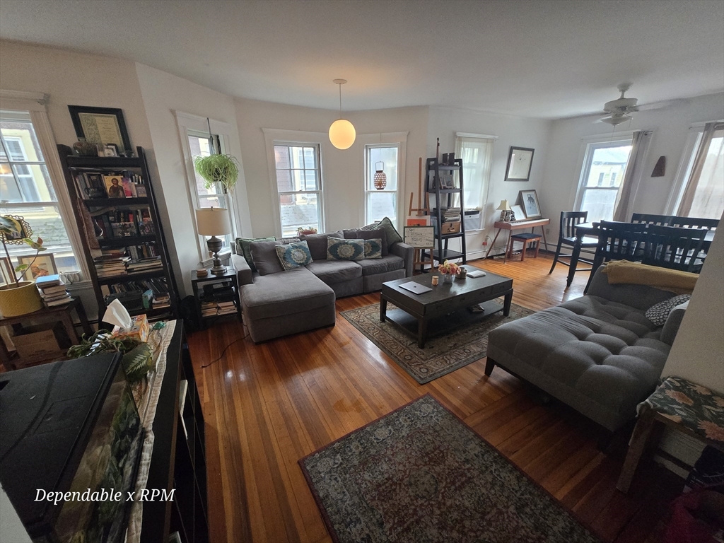 19-21 Granville Rd, Cambridge, Massachusetts, 4 Bedrooms Bedrooms, 7 Rooms Rooms,2 BathroomsBathrooms,Residential Lease,For Rent,Granville Rd,73553834