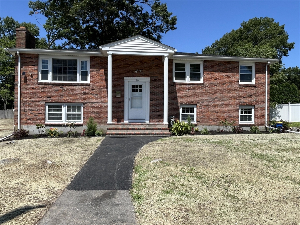 39 Fitch Terrace, Randolph, Massachusetts, 4 Bedrooms Bedrooms, 8 Rooms Rooms,2 BathroomsBathrooms,Residential,For Sale,Fitch Terrace,73553831