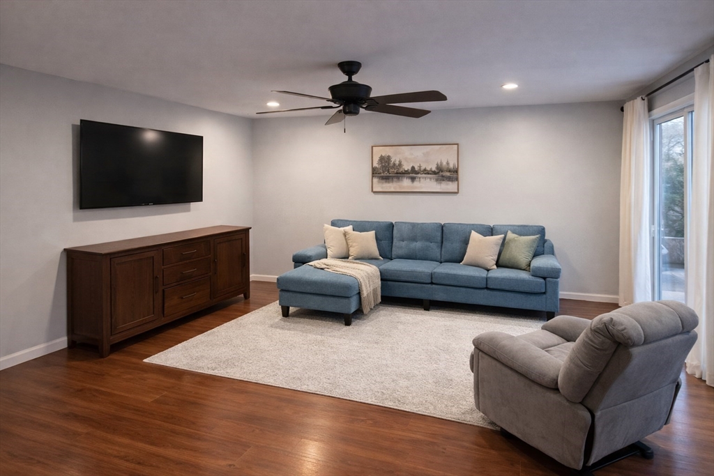 645 Robbins Ave, Dracut, Massachusetts, 2 Bedrooms Bedrooms, 5 Rooms Rooms,1.5 BathroomsBathrooms,Residential,For Sale,Robbins Ave,73553855