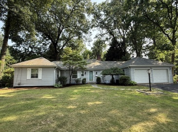 97 Overlook Dr, Springfield, Massachusetts, 3 Bedrooms Bedrooms, 7 Rooms Rooms,1.5 BathroomsBathrooms,Residential,For Sale,Overlook Dr,73553857