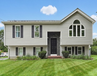 460 Richardson Ave, Attleboro, Massachusetts, 3 Bedrooms Bedrooms, 6 Rooms Rooms,2 BathroomsBathrooms,Residential,For Sale,Richardson Ave,73553627