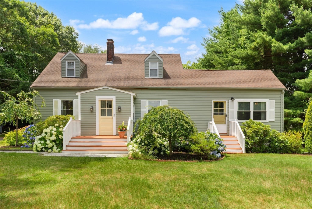 335 Moosehill Road, Walpole, Massachusetts, 3 Bedrooms Bedrooms, 8 Rooms Rooms,1.5 BathroomsBathrooms,Residential,For Sale,Moosehill Road,73553652
