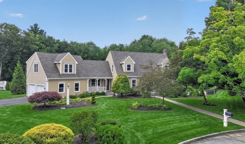 72 Beckford Farm Road, Hanover, Massachusetts, 4 Bedrooms Bedrooms, 11 Rooms Rooms,3.5 BathroomsBathrooms,Residential,For Sale,Beckford Farm Road,73553866