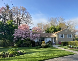 83 Bound Brook Rd, Newton, Massachusetts, 3 Bedrooms Bedrooms, 9 Rooms Rooms,2.5 BathroomsBathrooms,Residential,For Sale,Bound Brook Rd,73553660