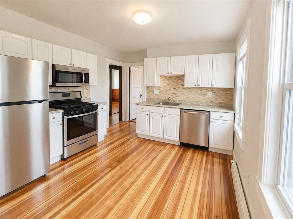 25-27 Marion Rd, Belmont, Massachusetts, 2 Bedrooms Bedrooms, 5 Rooms Rooms,1 BathroomBathrooms,Residential Lease,For Rent,Marion Rd,73553674