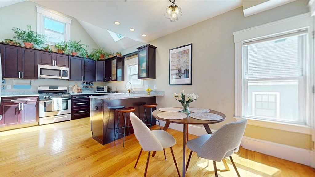 4 Cameron, Somerville, Massachusetts, 1 Bedroom Bedrooms, 4 Rooms Rooms,2 BathroomsBathrooms,Residential,For Sale,Cameron,73553680