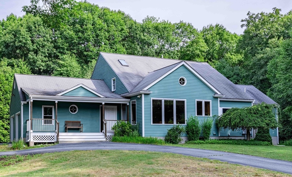 4 Mallard Drive, Medway, Massachusetts, 3 Bedrooms Bedrooms, 7 Rooms Rooms,3 BathroomsBathrooms,Residential,For Sale,Mallard Drive,73553469