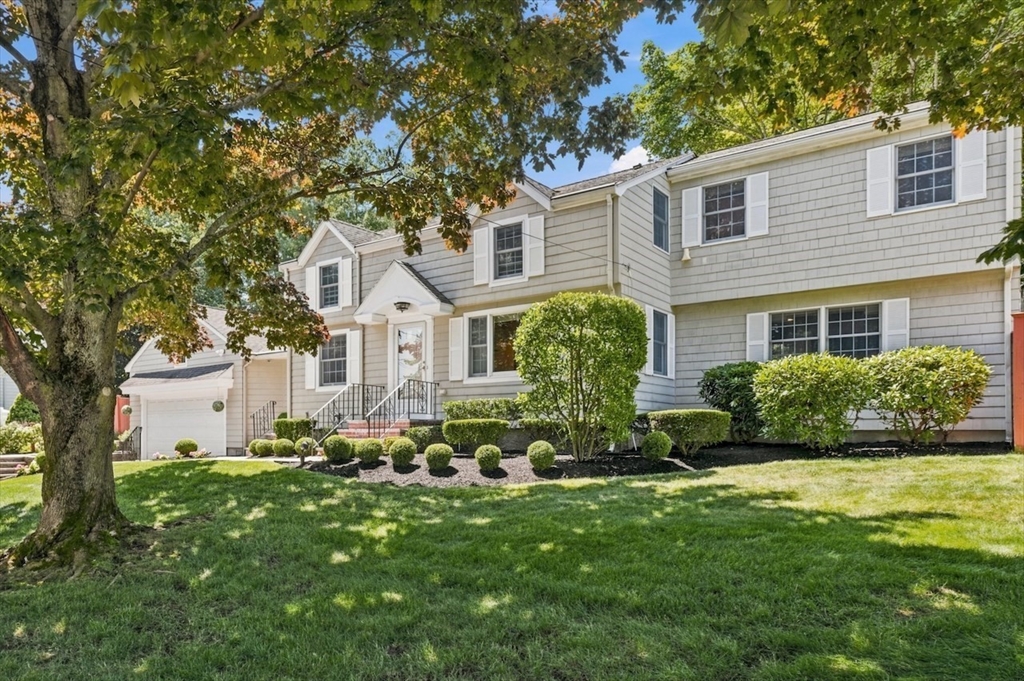 8 Emery St, Peabody, Massachusetts, 3 Bedrooms Bedrooms, 8 Rooms Rooms,3 BathroomsBathrooms,Residential,For Sale,Emery St,73553622