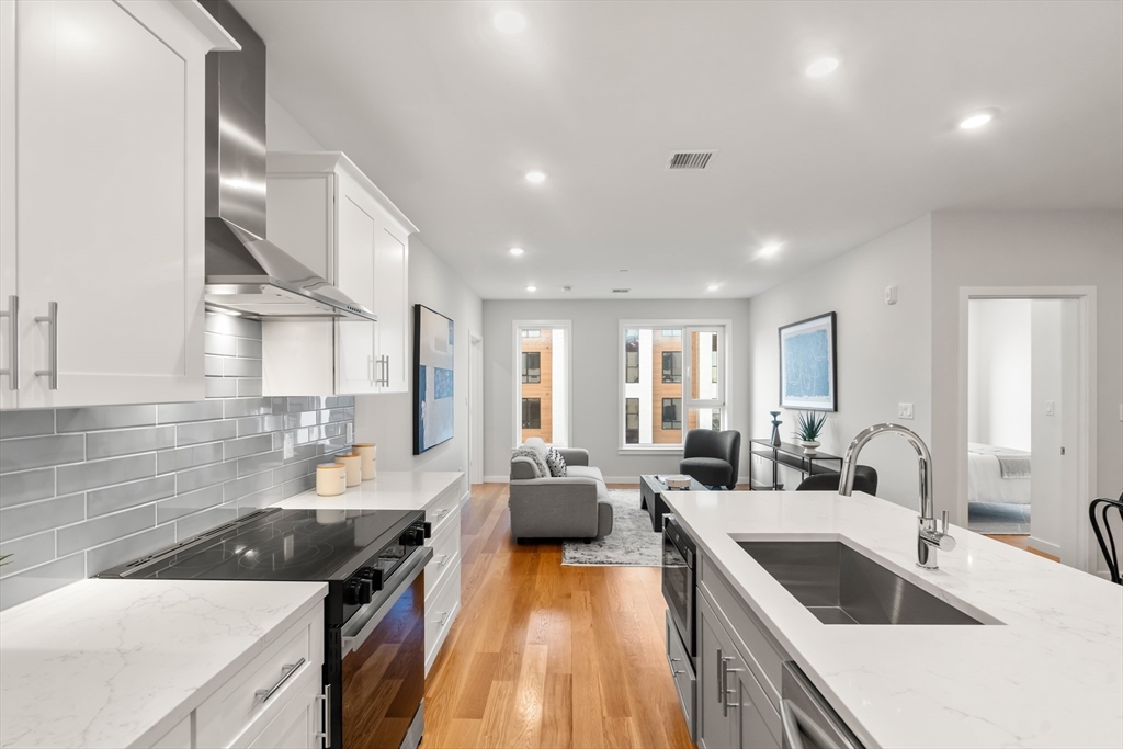 267 Old Colony, Boston, Massachusetts, 2 Bedrooms Bedrooms, 5 Rooms Rooms,2 BathroomsBathrooms,Residential,For Sale,Old Colony,73553694