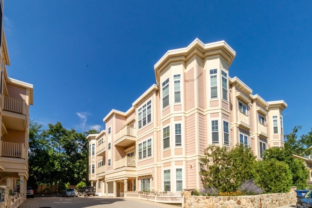 69 Bolton Street, Cambridge, Massachusetts, 2 Bedrooms Bedrooms, 4 Rooms Rooms,2 BathroomsBathrooms,Residential,For Sale,Bolton Street,73553700