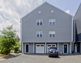 1 Canal St, South Hadley, Massachusetts, 2 Bedrooms Bedrooms, 7 Rooms Rooms,2.5 BathroomsBathrooms,Residential,For Sale,Canal St,73553616