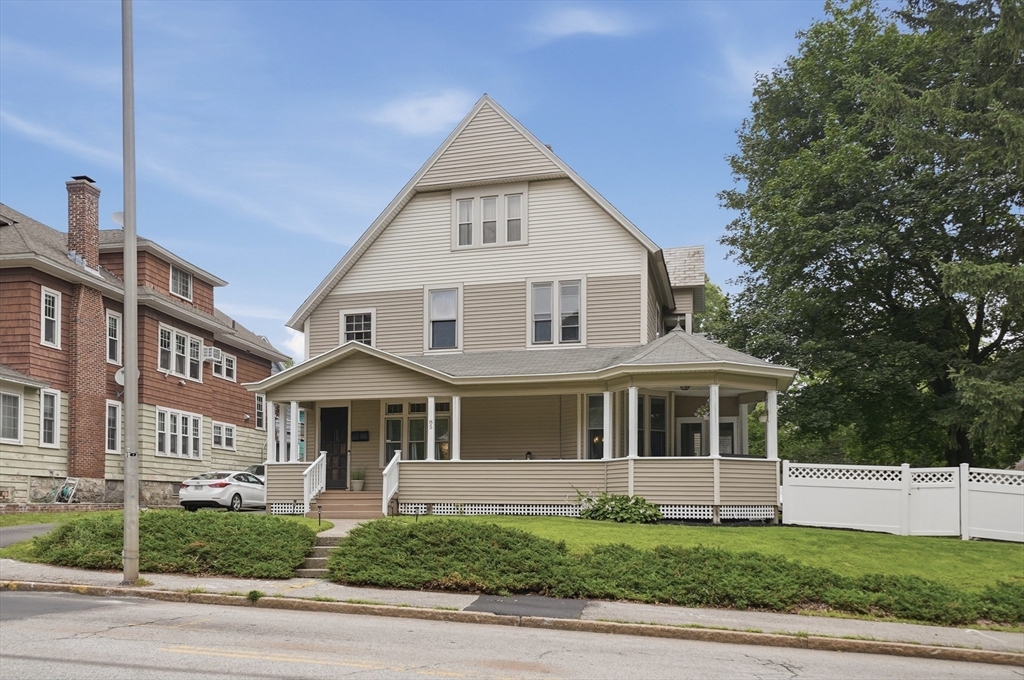 85 Burncoat Street, Worcester, Massachusetts, 3 Bedrooms Bedrooms, 10 Rooms Rooms,2 BathroomsBathrooms,Residential Income,For Sale,Burncoat Street,73553654