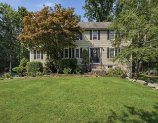 301 Winch St, Framingham, Massachusetts, 4 Bedrooms Bedrooms, 10 Rooms Rooms,2.5 BathroomsBathrooms,Residential,For Sale,Winch St,73553565