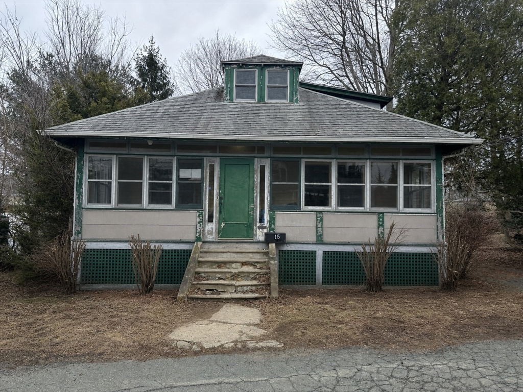 15 Conway St, Beverly, Massachusetts, 2 Bedrooms Bedrooms, 5 Rooms Rooms,1 BathroomBathrooms,Residential,For Sale,Conway St,73553538