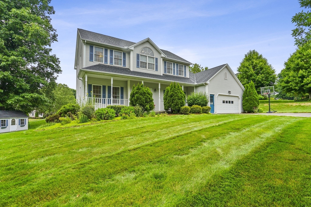 46 Gloria Drive, Westfield, Massachusetts, 4 Bedrooms Bedrooms, 8 Rooms Rooms,3.5 BathroomsBathrooms,Residential,For Sale,Gloria Drive,73512087