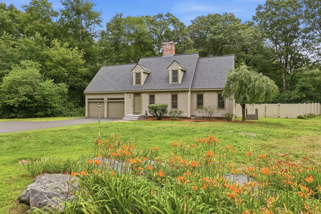 32 Shaker Lane, Littleton, Massachusetts, 3 Bedrooms Bedrooms, 7 Rooms Rooms,2.5 BathroomsBathrooms,Residential,For Sale,Shaker Lane,73553628