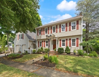 4 Berrywood Ln, Beverly, Massachusetts, 5 Bedrooms Bedrooms, 11 Rooms Rooms,2.5 BathroomsBathrooms,Residential,For Sale,Berrywood Ln,73553513