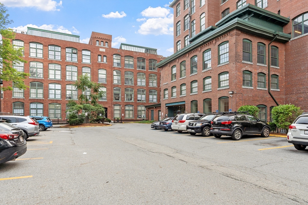 200 Market Street, Lowell, Massachusetts, 2 Bedrooms Bedrooms, 7 Rooms Rooms,1.5 BathroomsBathrooms,Residential Lease,For Rent,Market Street,73532196
