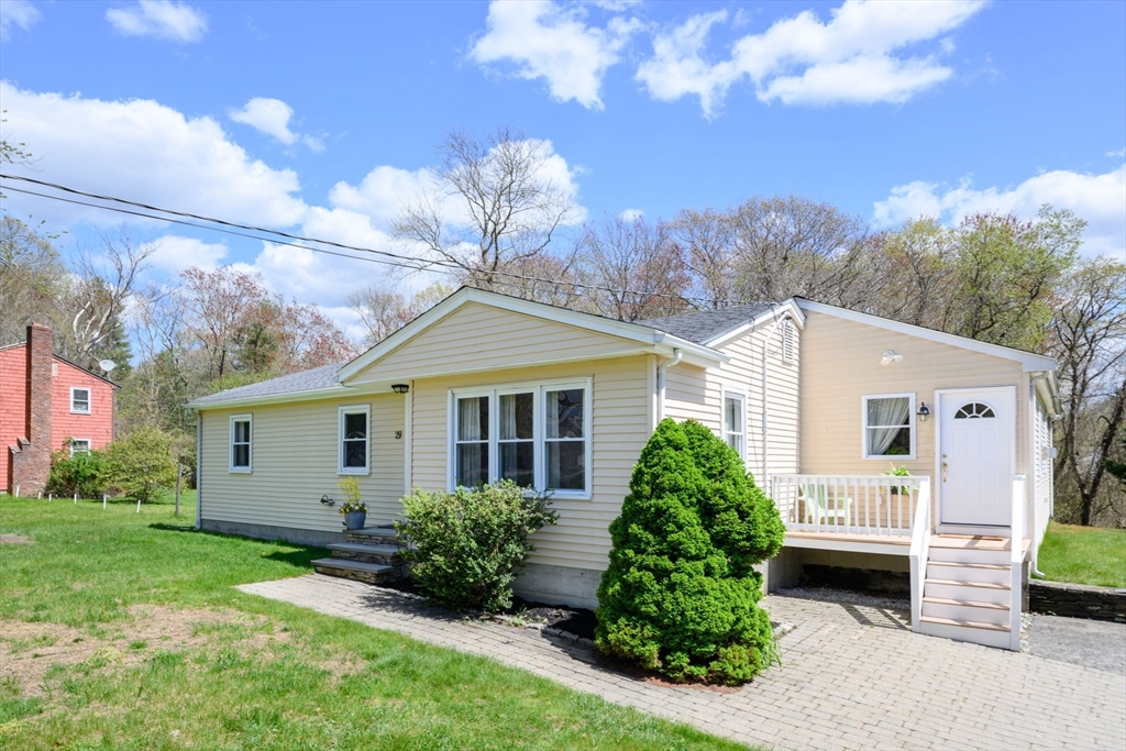 29 Andrew Dr, Pembroke, Massachusetts, 4 Bedrooms Bedrooms, 7 Rooms Rooms,2 BathroomsBathrooms,Residential,For Sale,Andrew Dr,73517941