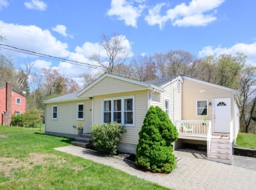 29 Andrew Dr, Pembroke, Massachusetts, 4 Bedrooms Bedrooms, 7 Rooms Rooms,2 BathroomsBathrooms,Residential,For Sale,Andrew Dr,73517941