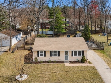 5 Crestwood Ave, Plainville, Massachusetts, 4 Bedrooms Bedrooms, 6 Rooms Rooms,1.5 BathroomsBathrooms,Residential,For Sale,Crestwood Ave,73516413