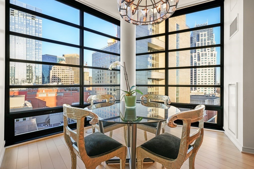 580 Washington St, Boston, Massachusetts, 3 Bedrooms Bedrooms, 6 Rooms Rooms,3 BathroomsBathrooms,Residential,For Sale,Washington St,73519493