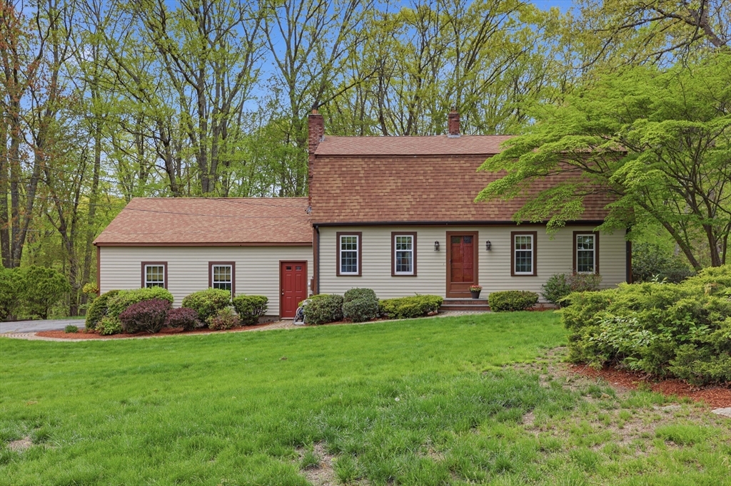 2 Esther Drive, Milford, Massachusetts, 3 Bedrooms Bedrooms, 8 Rooms Rooms,1.5 BathroomsBathrooms,Residential,For Sale,Esther Drive,73517053