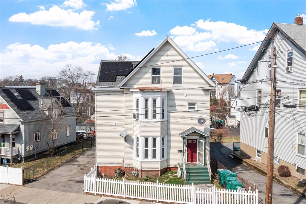 51 High Rock St, Lynn, Massachusetts, 8 Bedrooms Bedrooms, 14 Rooms Rooms,3 BathroomsBathrooms,Residential Income,For Sale,High Rock St,73496426
