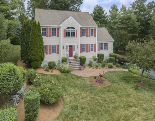 15 Little Tree Rd, Medway, Massachusetts, 4 Bedrooms Bedrooms, 10 Rooms Rooms,3.5 BathroomsBathrooms,Residential,For Sale,Little Tree Rd,73553907