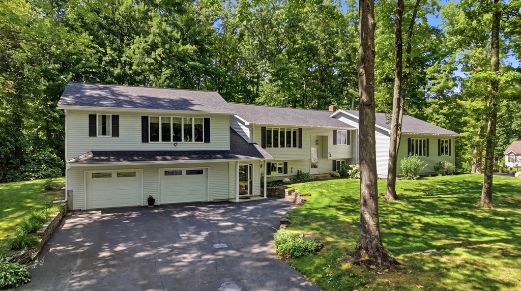 1 Rock Forest Drive, Hooksett, New Hampshire, 4 Bedrooms Bedrooms, 12 Rooms Rooms,5 BathroomsBathrooms,Residential,For Sale,Rock Forest Drive,73553911