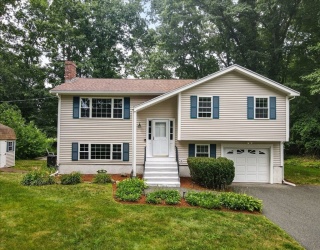 92 Lovering Street, Medway, Massachusetts, 4 Bedrooms Bedrooms, 8 Rooms Rooms,2.5 BathroomsBathrooms,Residential,For Sale,Lovering Street,73553918