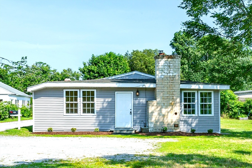 120 &124 Pelletier Lane, Tiverton, Rhode Island, 2 Bedrooms Bedrooms, 4 Rooms Rooms,1 BathroomBathrooms,Residential,For Sale,Pelletier Lane,73553925