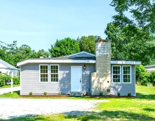 120 &124 Pelletier Lane, Tiverton, Rhode Island, 2 Bedrooms Bedrooms, 4 Rooms Rooms,1 BathroomBathrooms,Residential,For Sale,Pelletier Lane,73553925