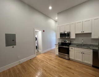 34 St. Joseph Street, Fall River, Massachusetts, 1 Bedroom Bedrooms, 3 Rooms Rooms,1 BathroomBathrooms,Residential Lease,For Rent,St. Joseph Street,73553932