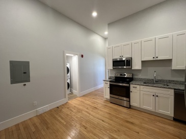 34 St. Joseph Street, Fall River, Massachusetts, 1 Bedroom Bedrooms, 3 Rooms Rooms,1 BathroomBathrooms,Residential Lease,For Rent,St. Joseph Street,73553932