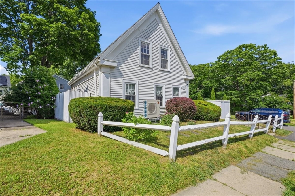 113 Temple St, Whitman, Massachusetts, 3 Bedrooms Bedrooms, 7 Rooms Rooms,2 BathroomsBathrooms,Residential,For Sale,Temple St,73553888