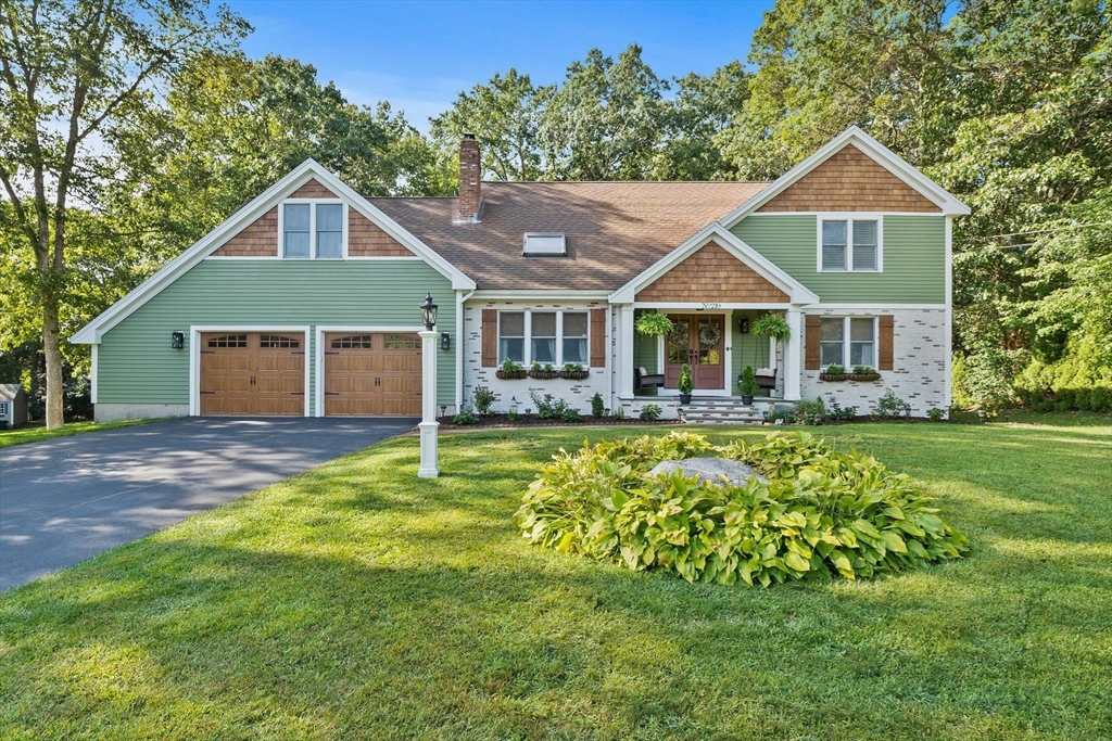 210 Boxwood Ln, Bridgewater, Massachusetts, 4 Bedrooms Bedrooms, 10 Rooms Rooms,2.5 BathroomsBathrooms,Residential,For Sale,Boxwood Ln,73553726