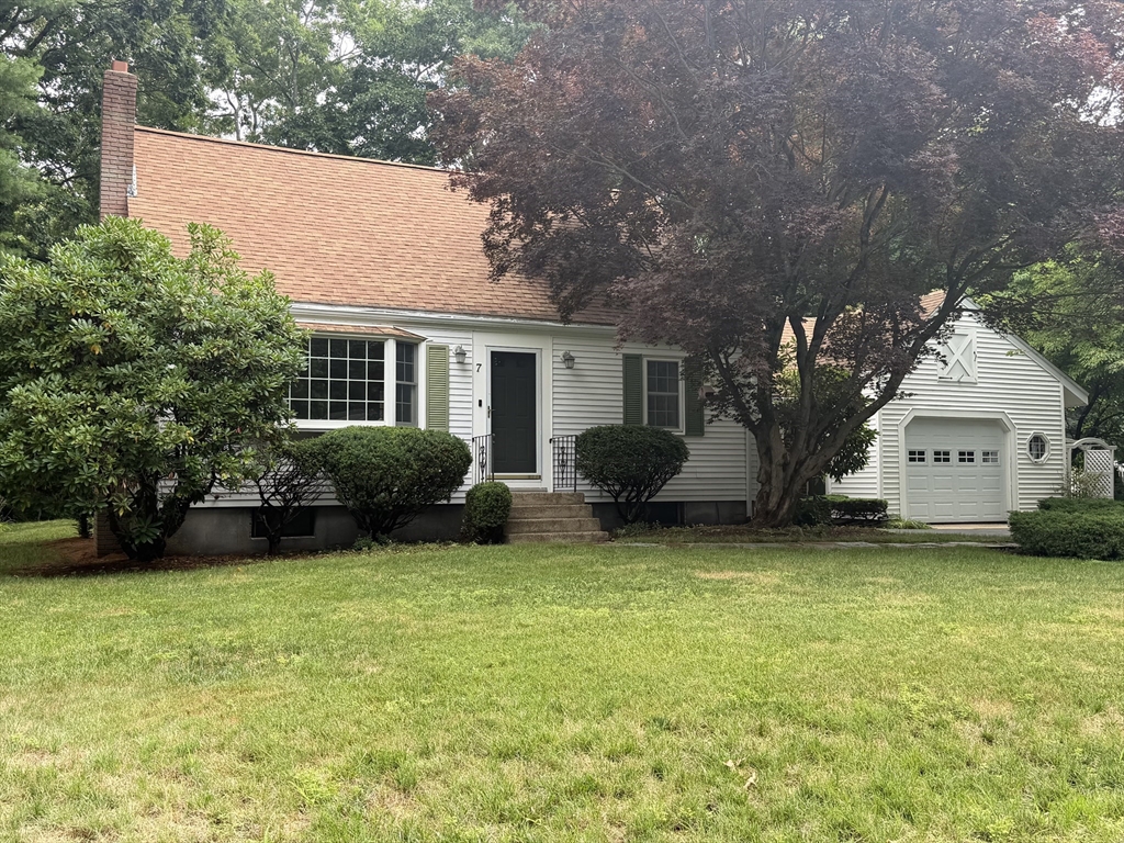 7 Wayne Dr, Foxboro, Massachusetts, 4 Bedrooms Bedrooms, 7 Rooms Rooms,2 BathroomsBathrooms,Residential,For Sale,Wayne Dr,73553733