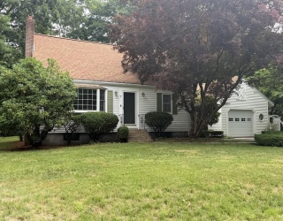 7 Wayne Dr, Foxboro, Massachusetts, 4 Bedrooms Bedrooms, 7 Rooms Rooms,2 BathroomsBathrooms,Residential,For Sale,Wayne Dr,73553733