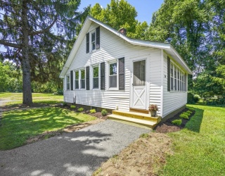 150 Ferry Street, South Hadley, Massachusetts, 2 Bedrooms Bedrooms, 4 Rooms Rooms,1 BathroomBathrooms,Residential,For Sale,Ferry Street,73553727