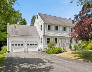 8 Flanagan Drive, Framingham, Massachusetts, 4 Bedrooms Bedrooms, 8 Rooms Rooms,2.5 BathroomsBathrooms,Residential,For Sale,Flanagan Drive,73553743