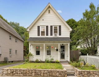 323 Rollstone St, Fitchburg, Massachusetts, 3 Bedrooms Bedrooms, 10 Rooms Rooms,1.5 BathroomsBathrooms,Residential,For Sale,Rollstone St,73553428